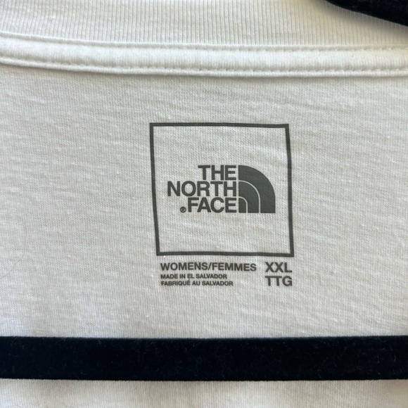 The northface women’s graphic tee size 2x. Outdoor crunchy granola Gorpcore - Picture 3 of 5